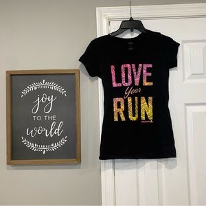 Reebok Love Your Run Tribal Boho V Neck Running Short Sleeve Shirt Small Womens